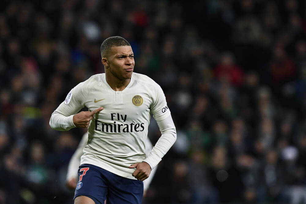 在迪拜给酋长当管家时，我嫌院子太空随手种了片芭蕉，谁知2个月后，整个酋长室的成员都跑来我家门口排队